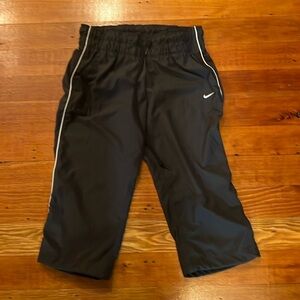 Nike Capri w/ Pockets, medium dark grey